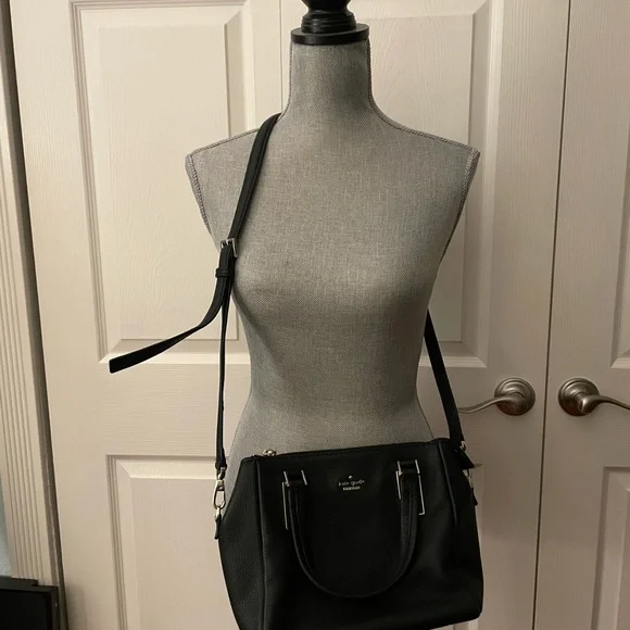 Kate Spade cross over bag. - Picture 12 of 12